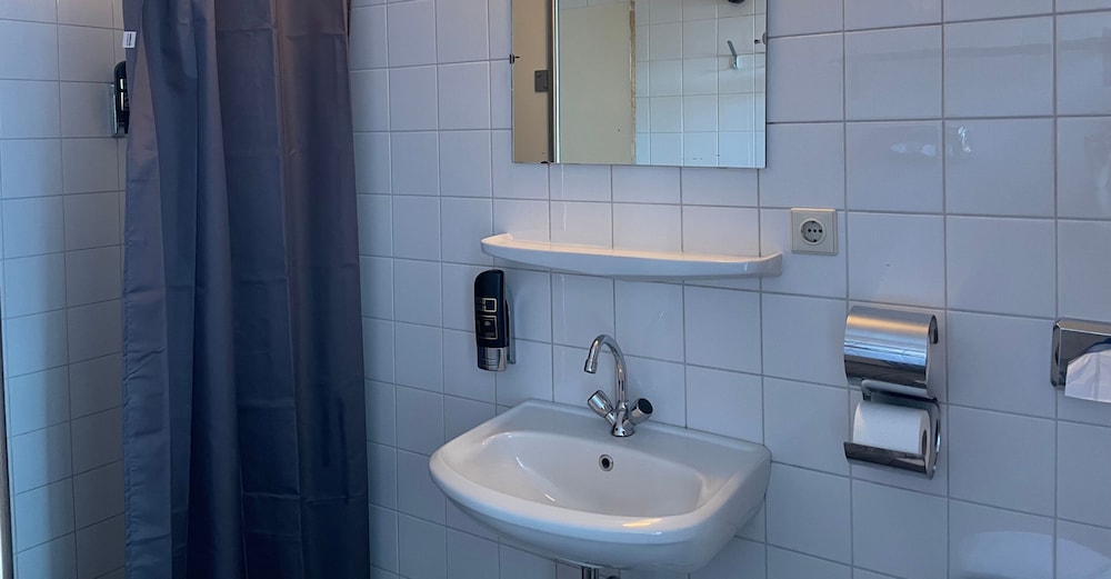 Deluxe Triple Room, 3 Twin Beds, Private Bathroom, City View photo 3