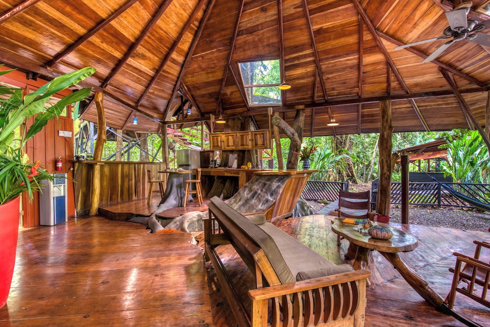 Exclusive Tree House, 2 Bedrooms, Hot Tub, Garden View photo 2