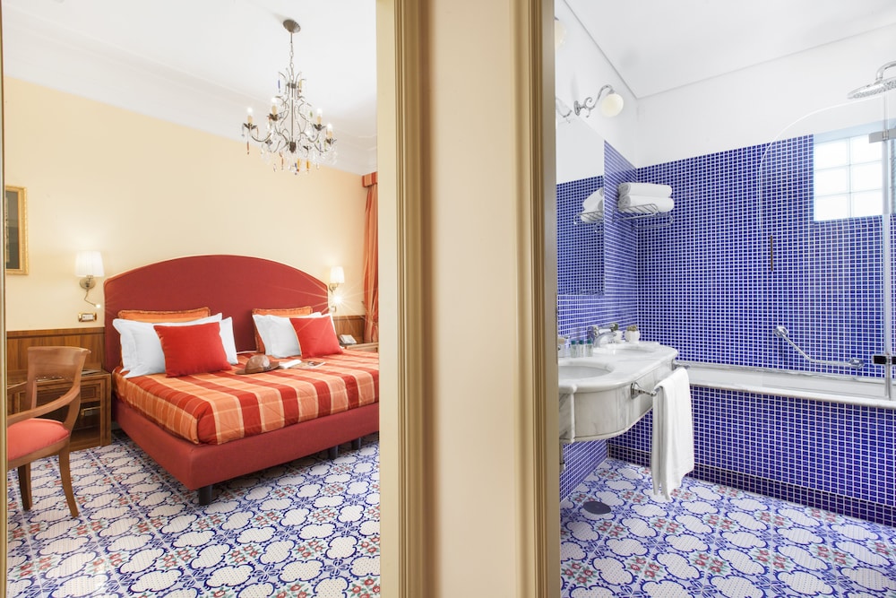 Family Suite, Jetted Tub, Valley View