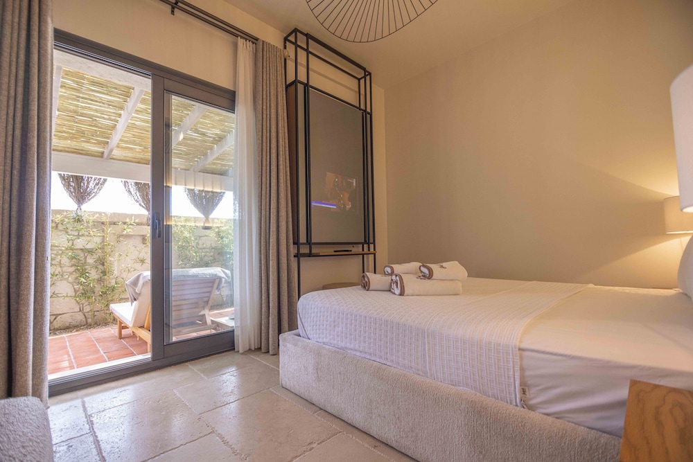 Deluxe Room - Photo 11