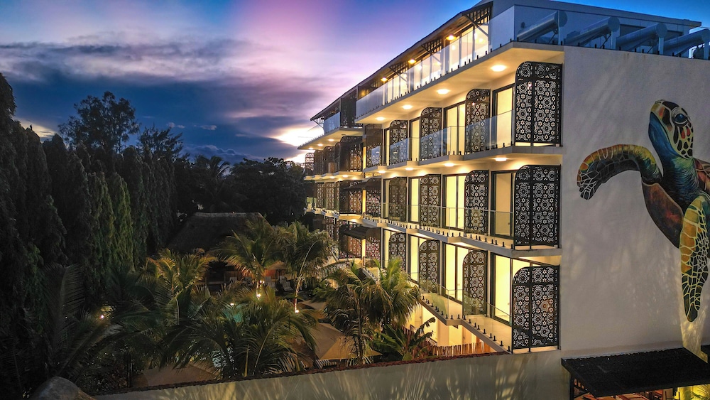 Z2 Hotel Double Room with Pool View 3rd Floor