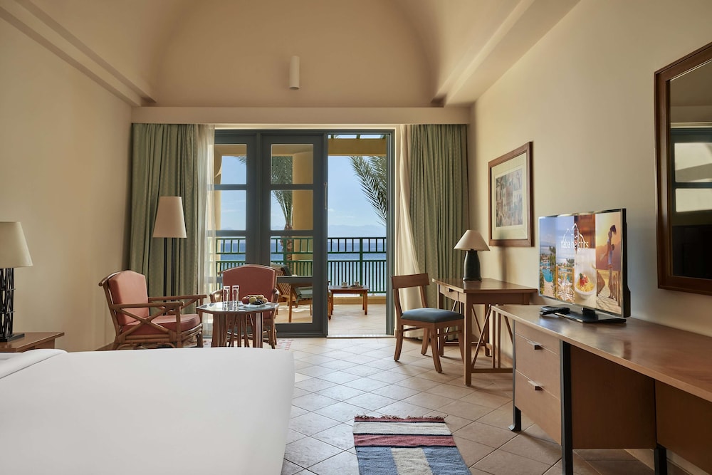 Standard Room Sea View King bed