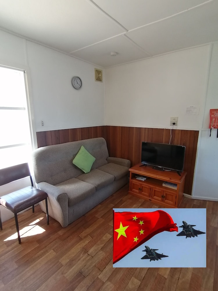 Basic Cabin, 2 Bedrooms (Unit 8) photo 2