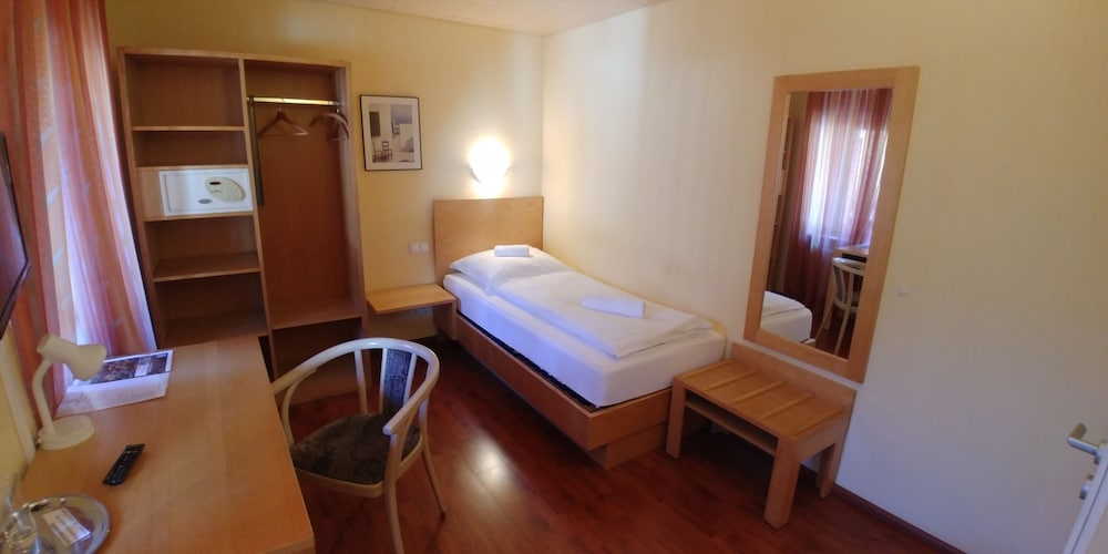 Deluxe Single Room, Private Bathroom