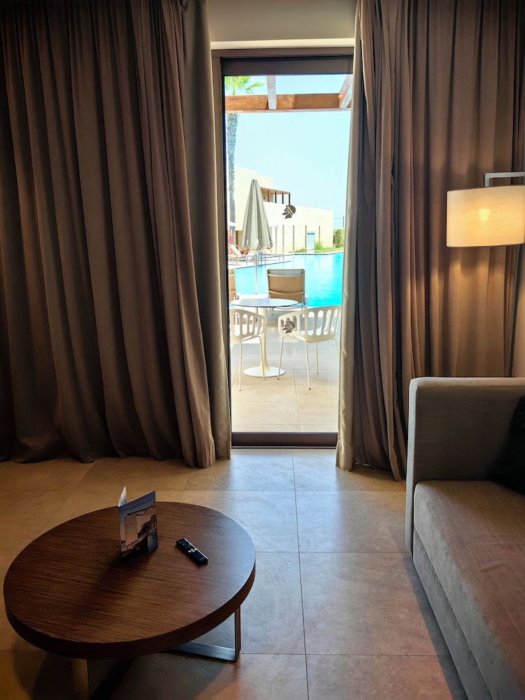 Executive Suite with Two Bedrooms Swim-up with Sharing Pool - Photo 13