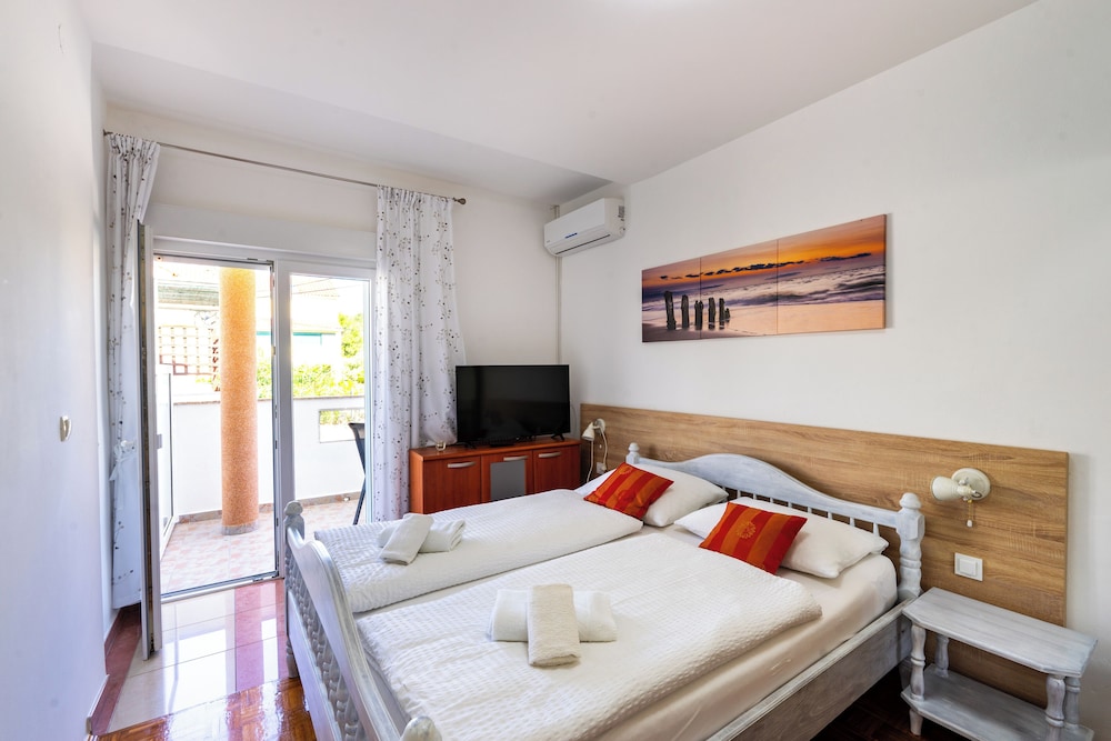 Comfort Apartment, City View