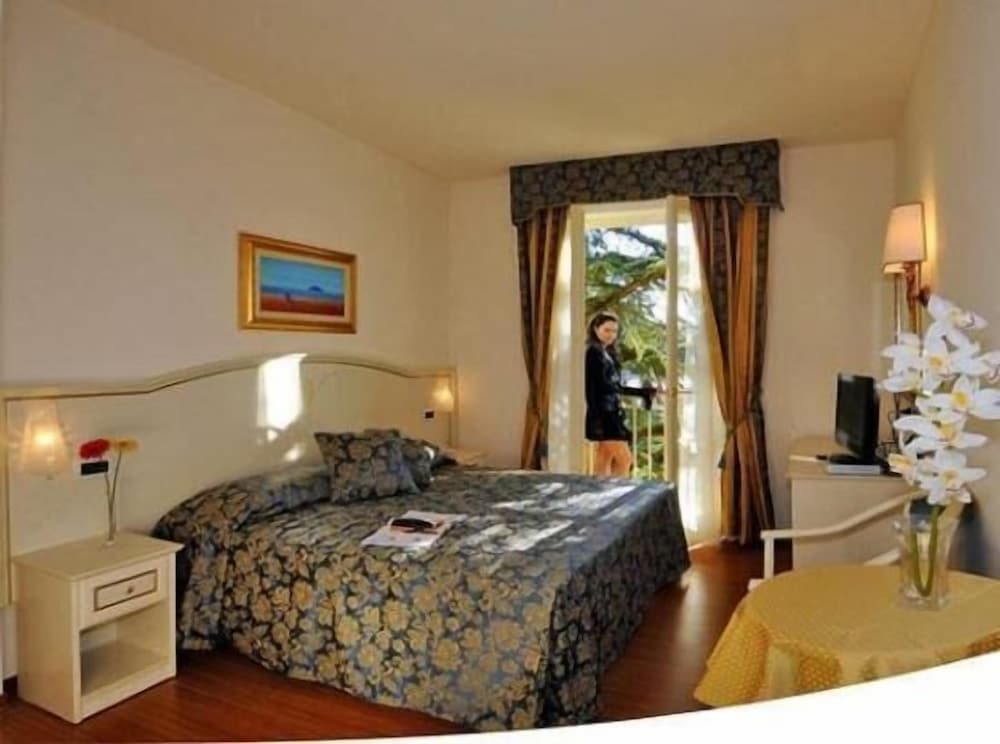 Superior Double or Twin Room photo 3