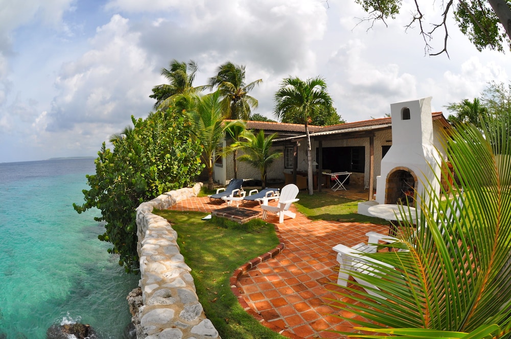 Bungalow, 2 Bedrooms, Oceanfront photo 2