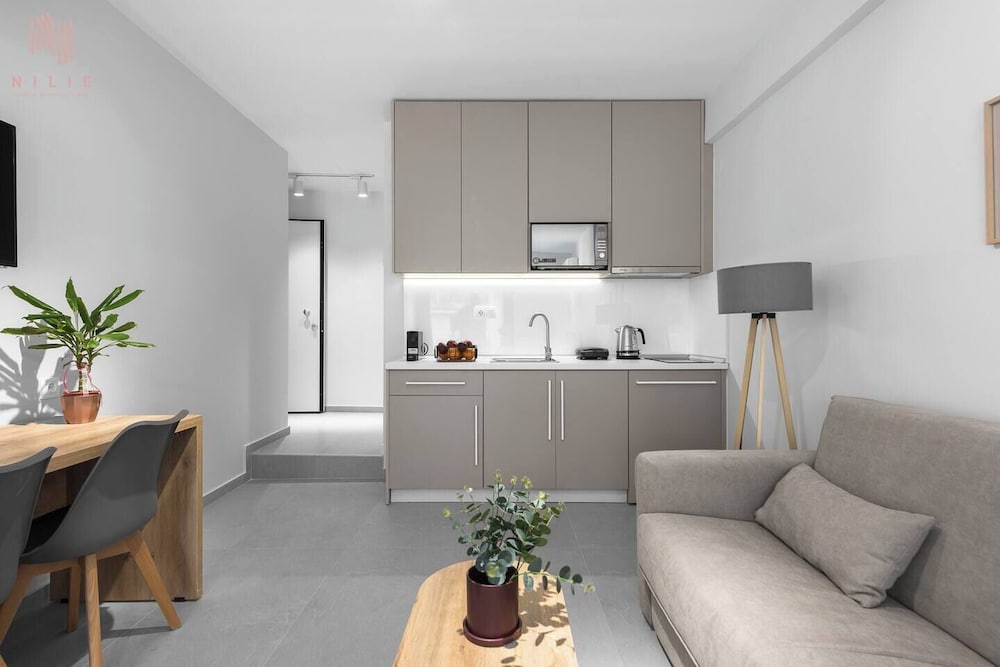 Studio, Balcony
