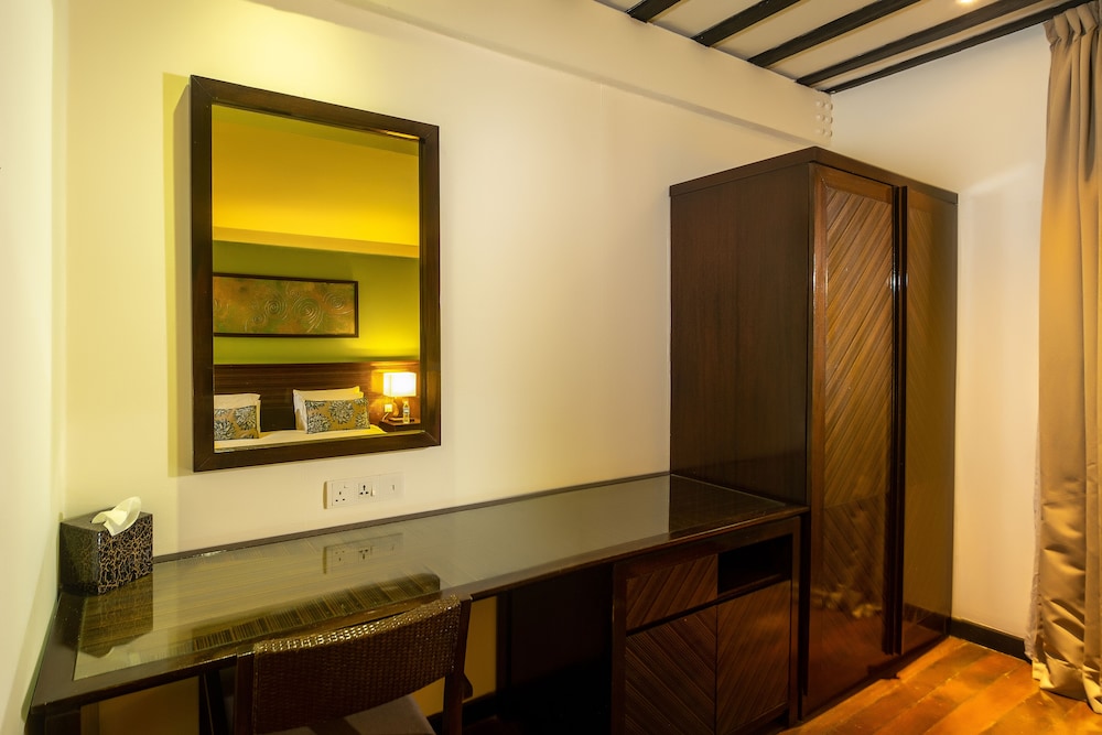 Two Bedroom Garden View Suite - Photo 19