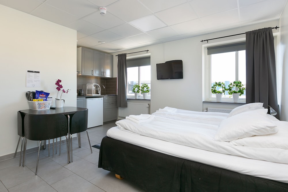 Room, Kitchenette photo 3