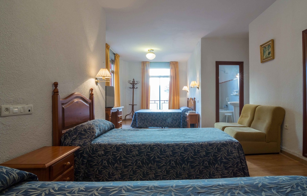 Triple Room - Photo 1