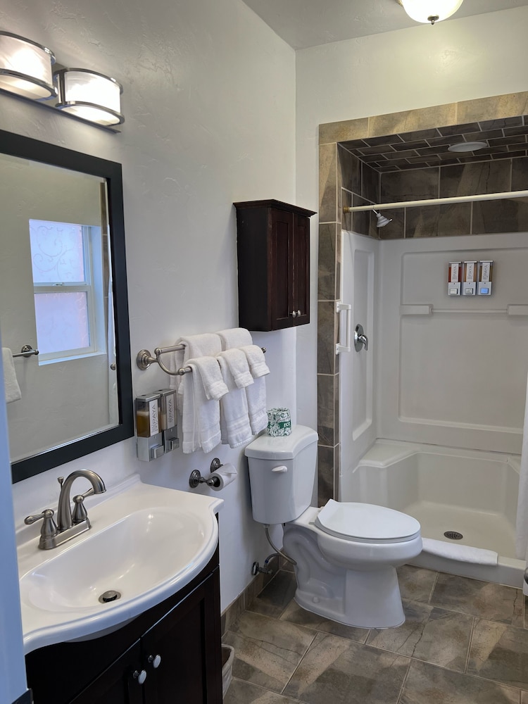 Double Room, Multiple Beds, Kitchenette photo 3