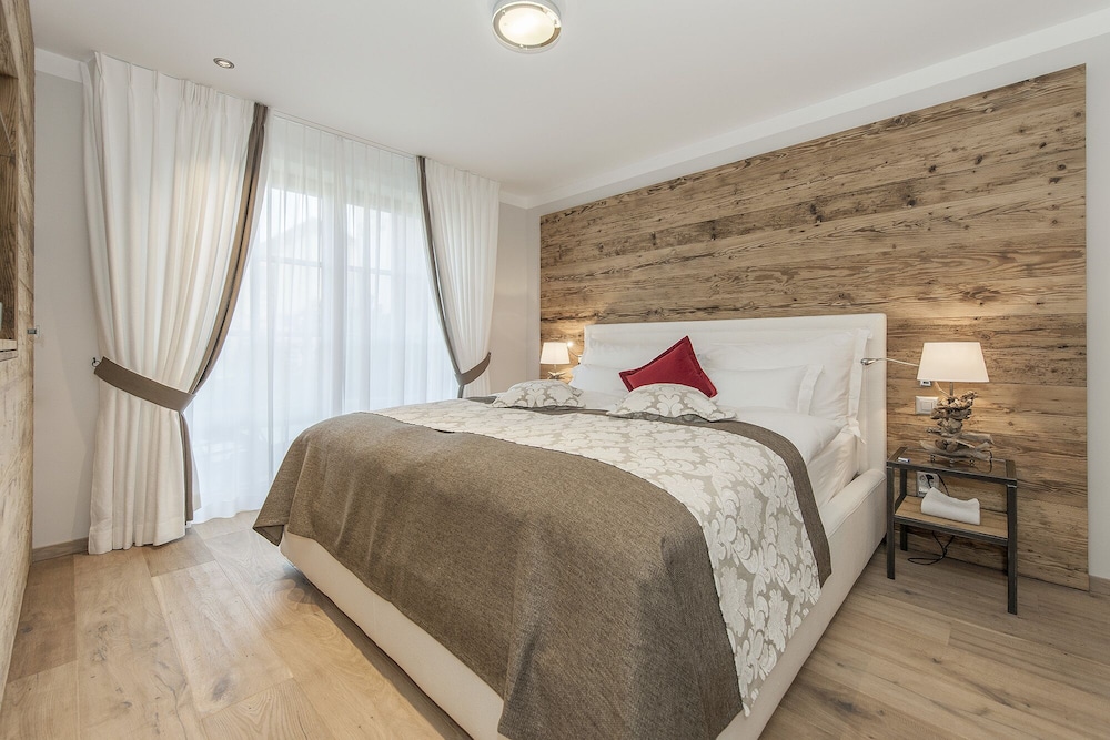 Grand Suite, 2 Bedrooms, Kitchen, Garden View photo 3
