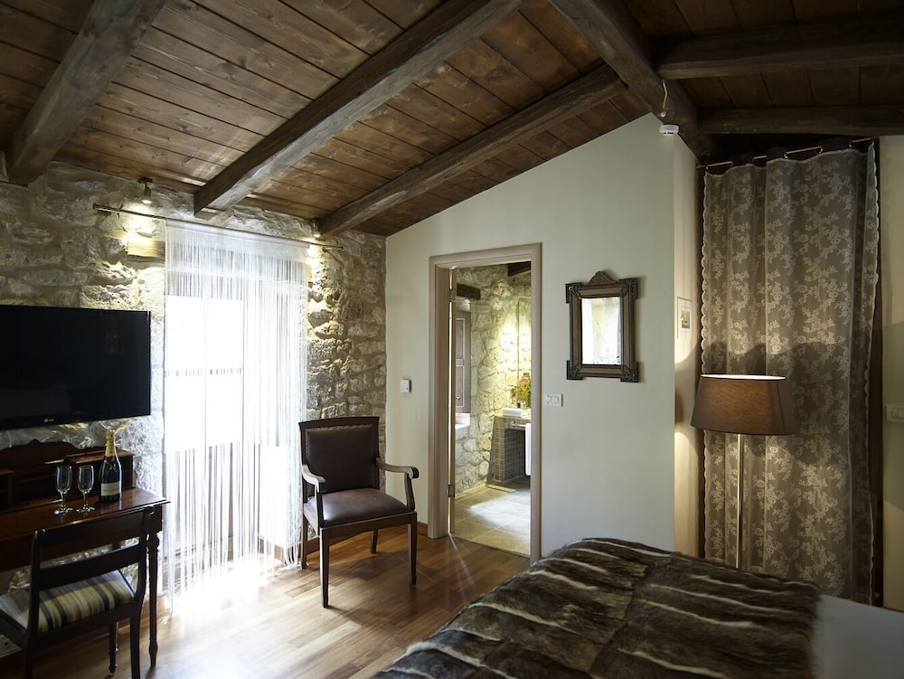 Deluxe Suite photo 3