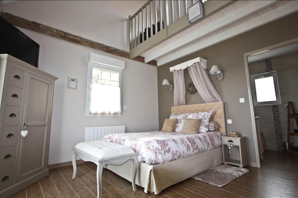 Superior Double Room (Mezzanine and sofabed) photo 2