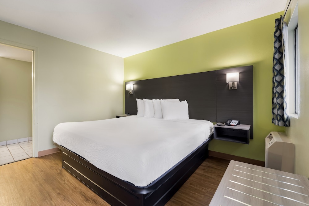 Standard Room, 1 King Bed, Accessible, Refrigerator & Microwave (Refrigerator & Microwave) - Photo 1