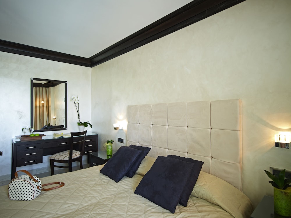 Standard Twin Room (Land View) - Photo 1