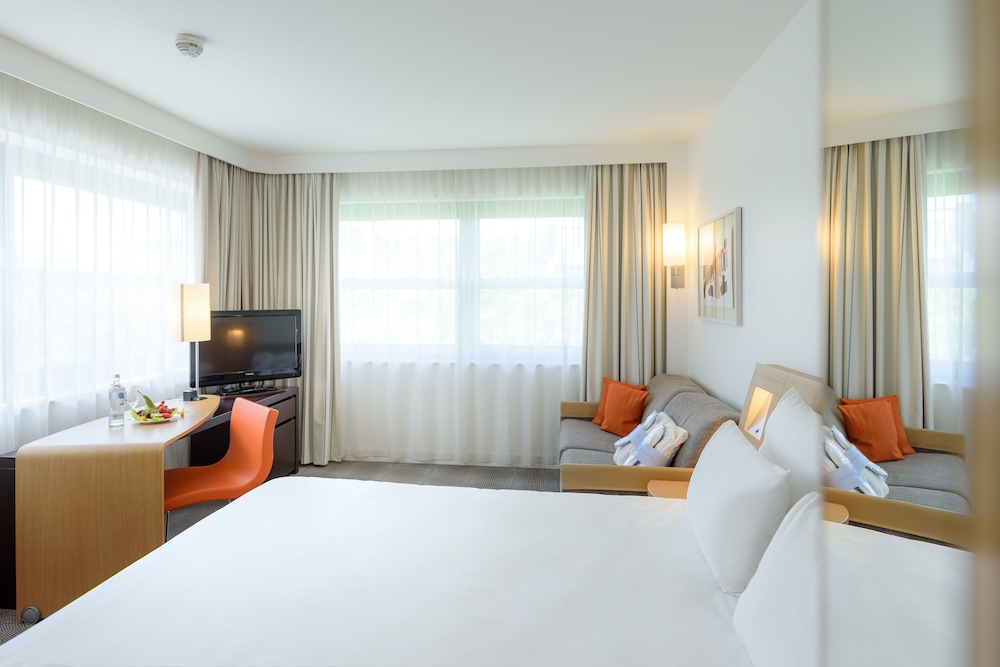 Executive Room, 1 Double Bed with Sofa bed - Photo 2