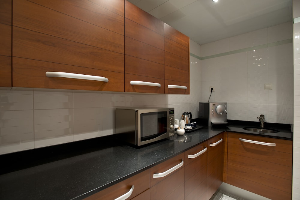 Suite, 1 King Bed (Skyline)