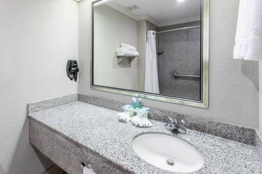 Suite, Multiple Beds - Photo 2