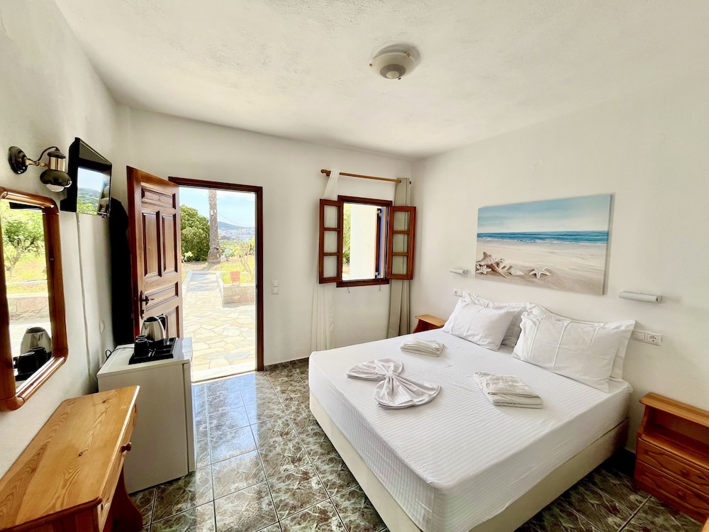 Room, Garden View