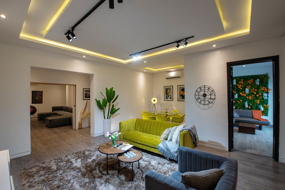 Premium Penthouse, 3 Bedrooms, Pool Access, Lake View