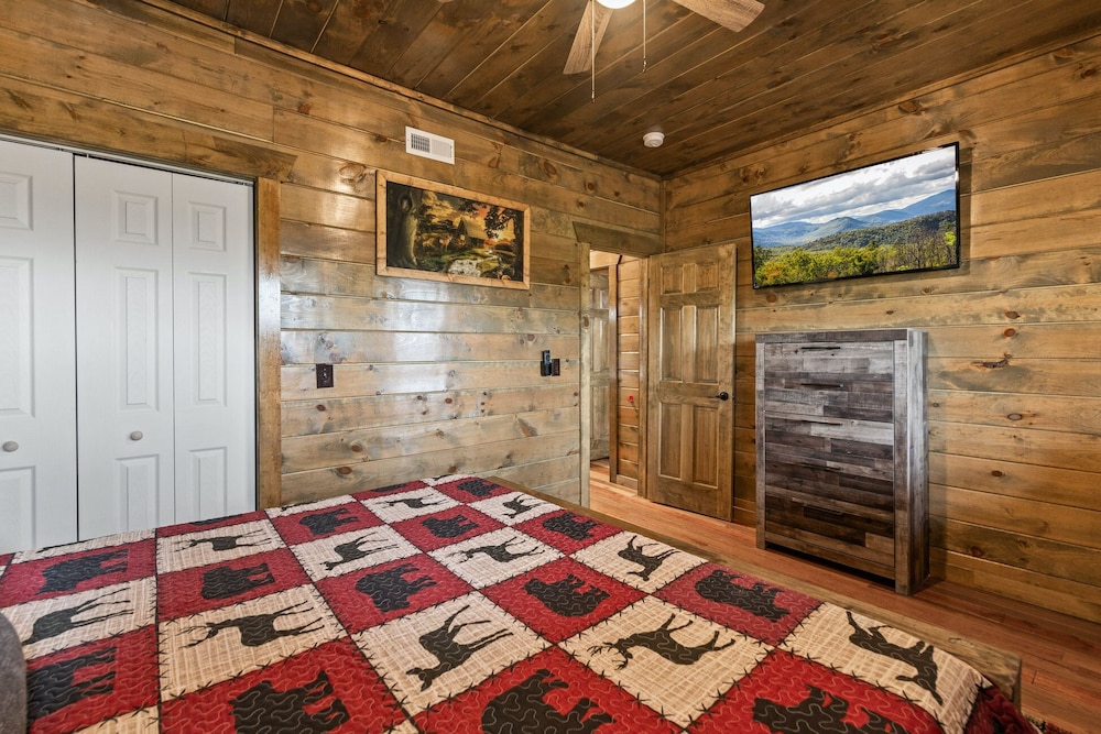 Cabin, Multiple Beds, Hot Tub, Mountain View (Ava’S Hideaway)