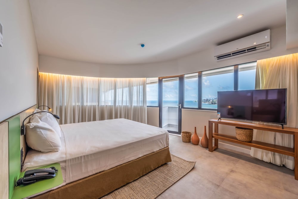 Luxury Suite, 1 King Bed, Beach View