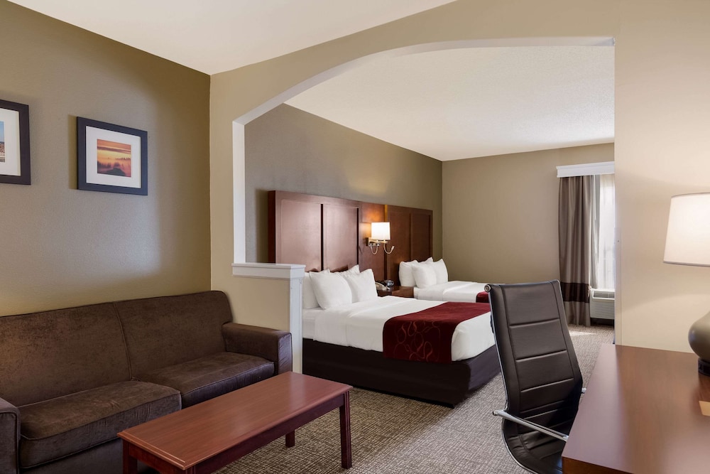 Suite, Multiple Beds, Non Smoking - Photo 8