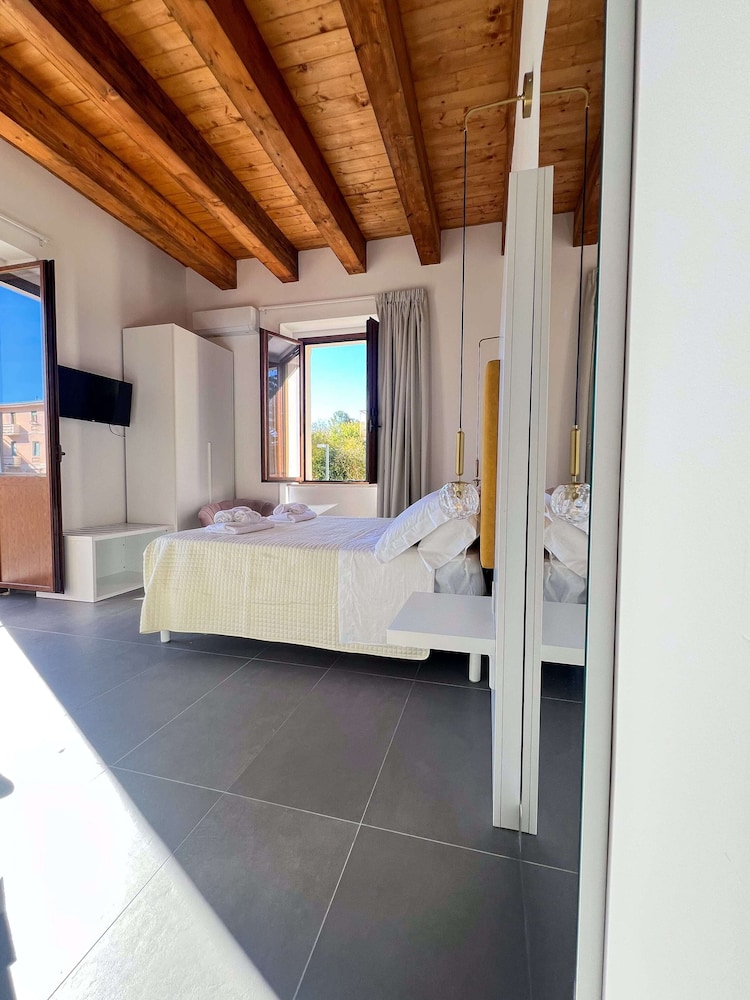 Deluxe Room, Balcony photo 1