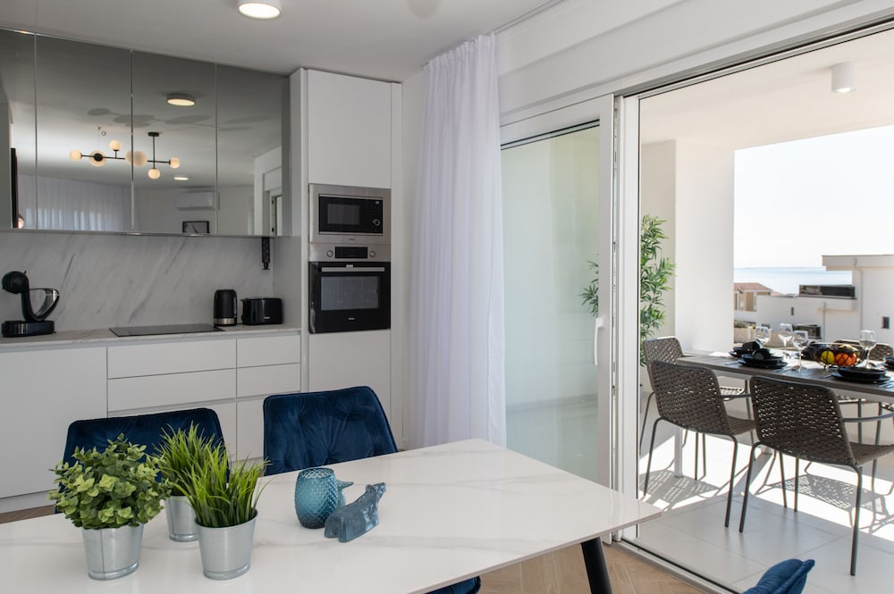 Deluxe Apartment, 2 Bedrooms, Non Smoking, Pool Access photo 2