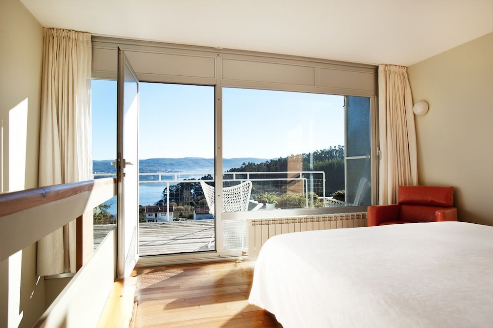Deluxe Duplex, 1 Queen Bed, Terrace, Ocean View photo 3