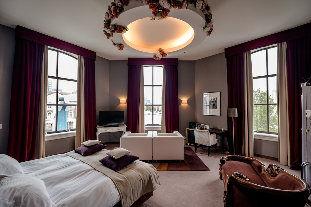 Romantic Suite, River View photo 3