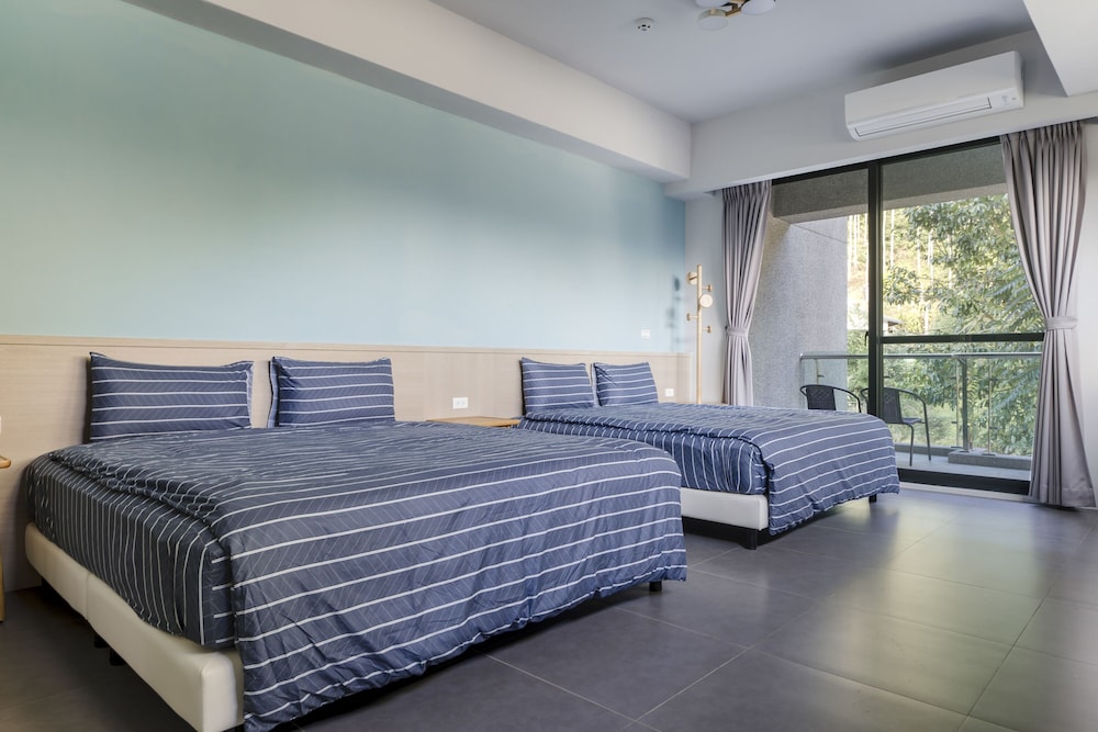 Quadruple Room with Mountain View - Photo 1