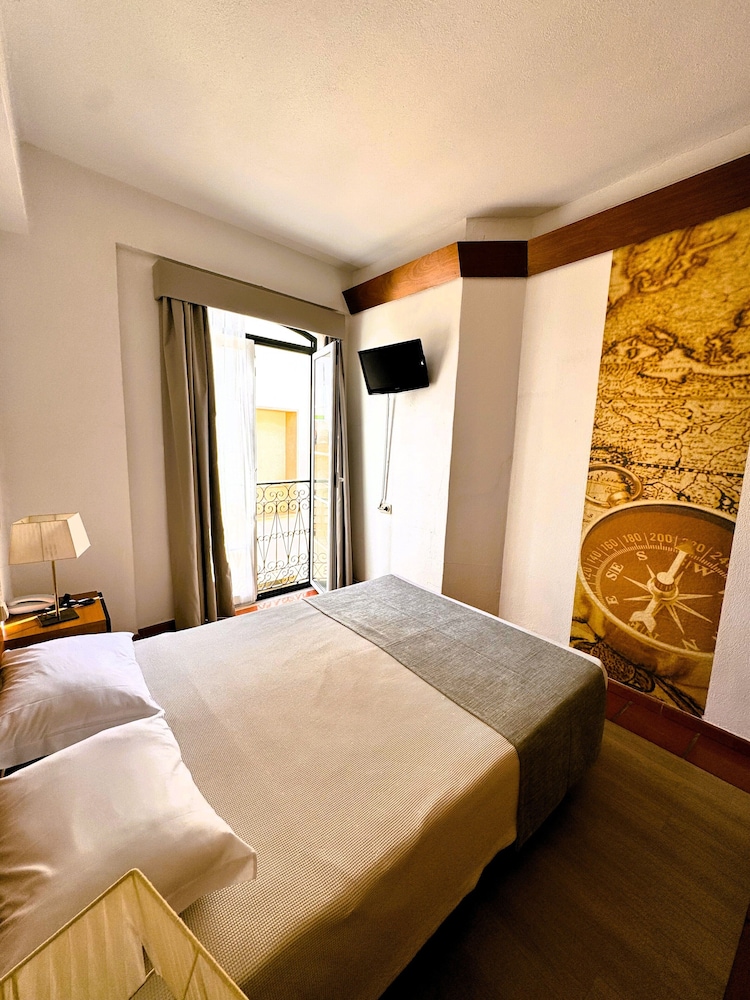 Standard Double Room - Photo 5