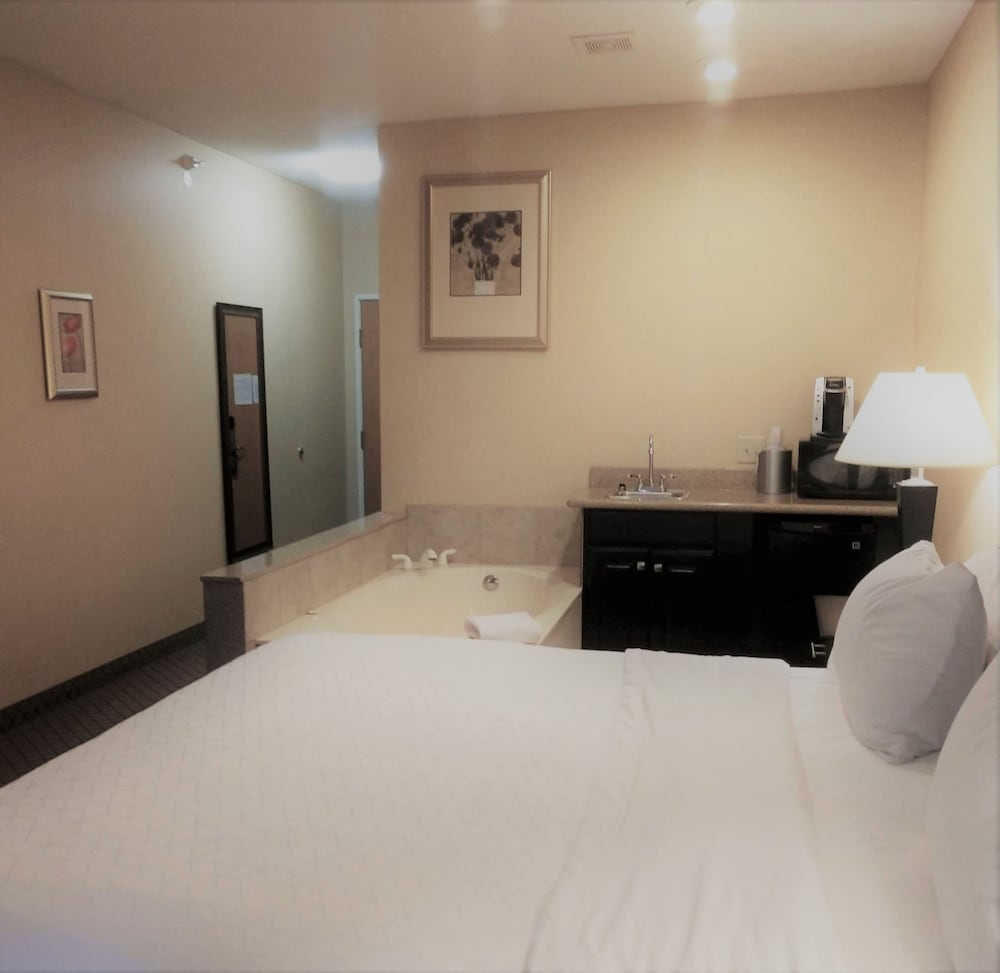 Suite, 1 King Bed, Accessible (Mobility) - Photo 12