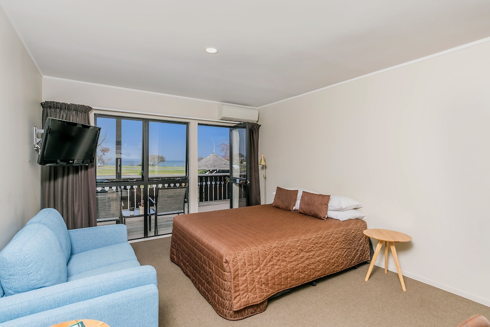 Deluxe Apartment, 1 Bedroom, Non Smoking, Lake View photo 2