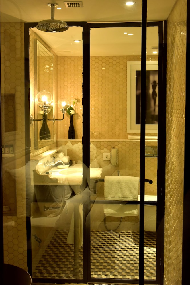 Suite - Photo 5