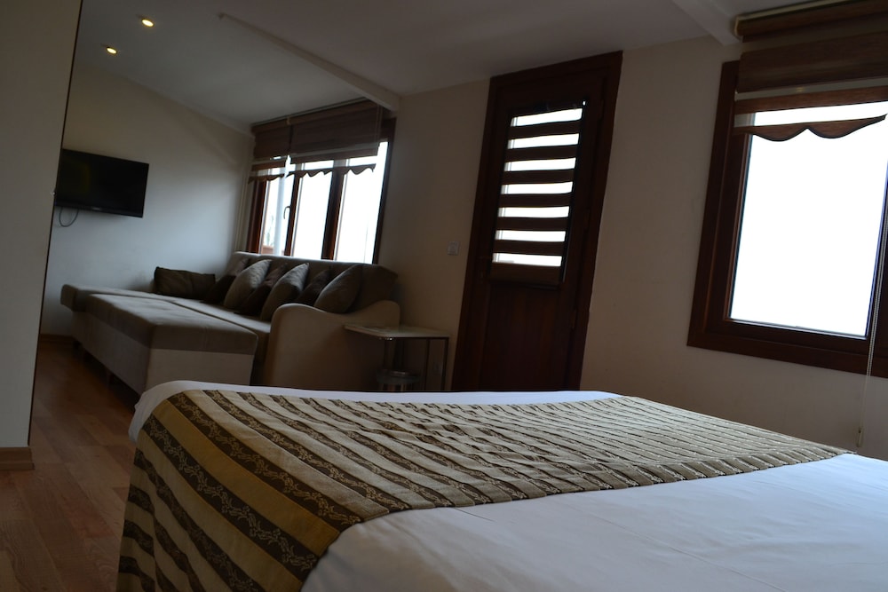 Deluxe Triple Room, Sea View photo 2