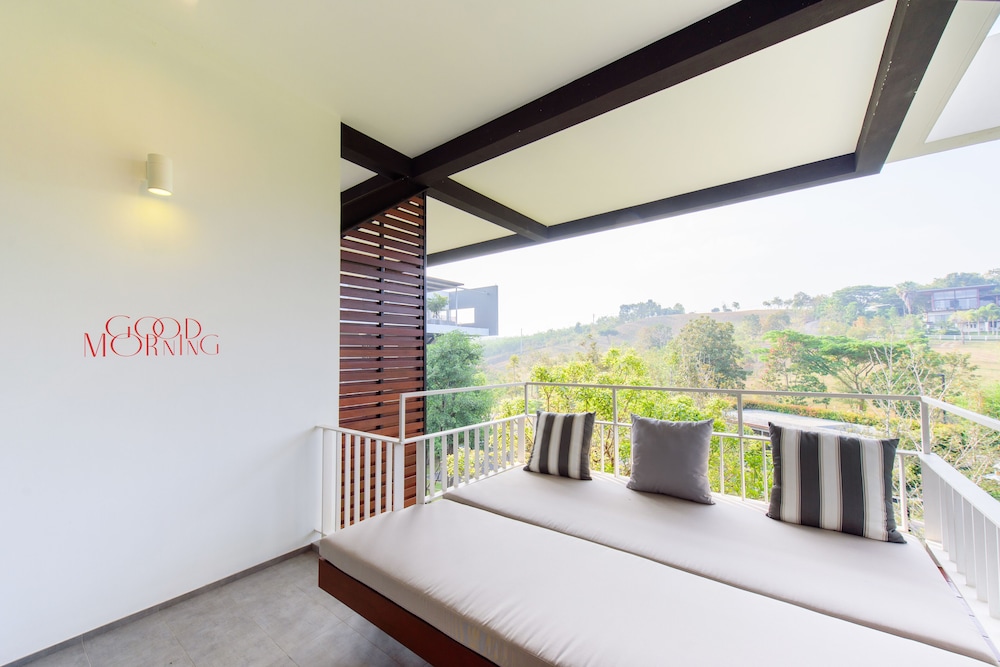 Suite with Mountain View - Photo 7