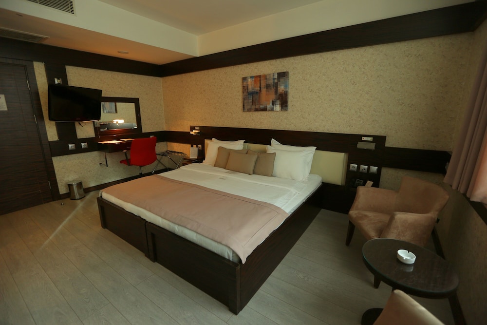 Double Room - Photo 9
