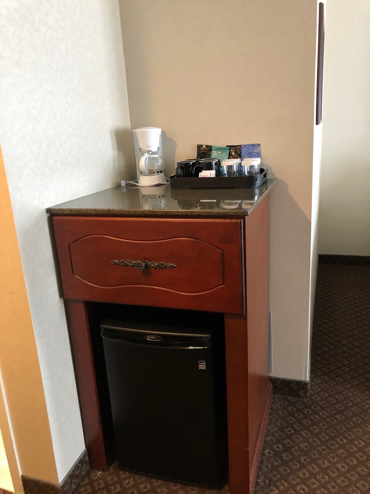 Room, 2 Queen Beds, Non Smoking, City View - Photo 5