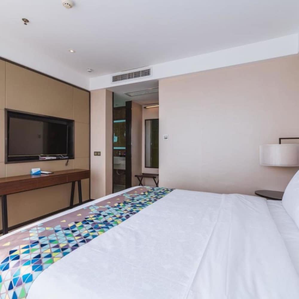 Deluxe Double Room, City View photo 3