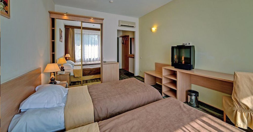 Double or Twin Room photo 3