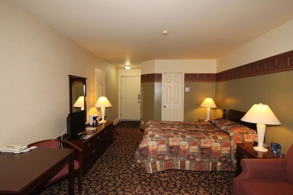 Standard Room, 1 Queen Bed photo 2