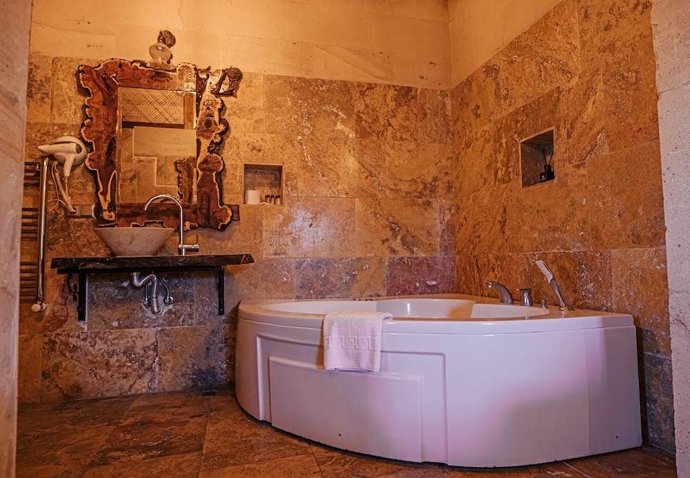 Honeymoon Suite photo 3