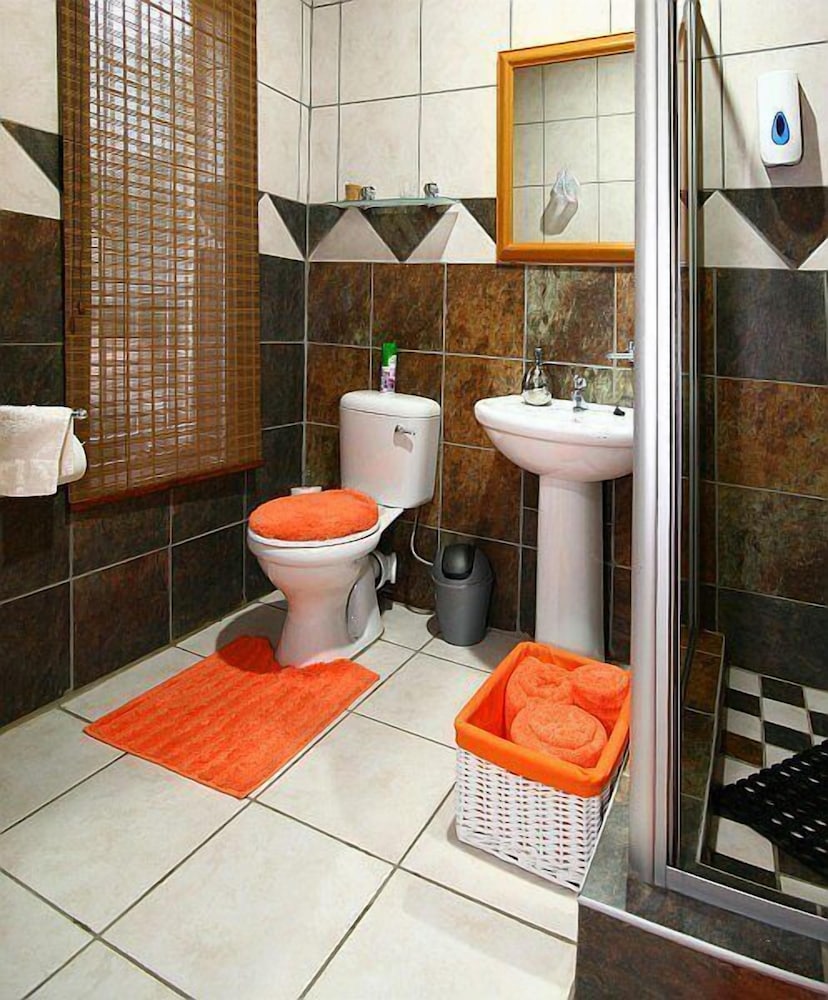 Twin Room, Ensuite photo 2