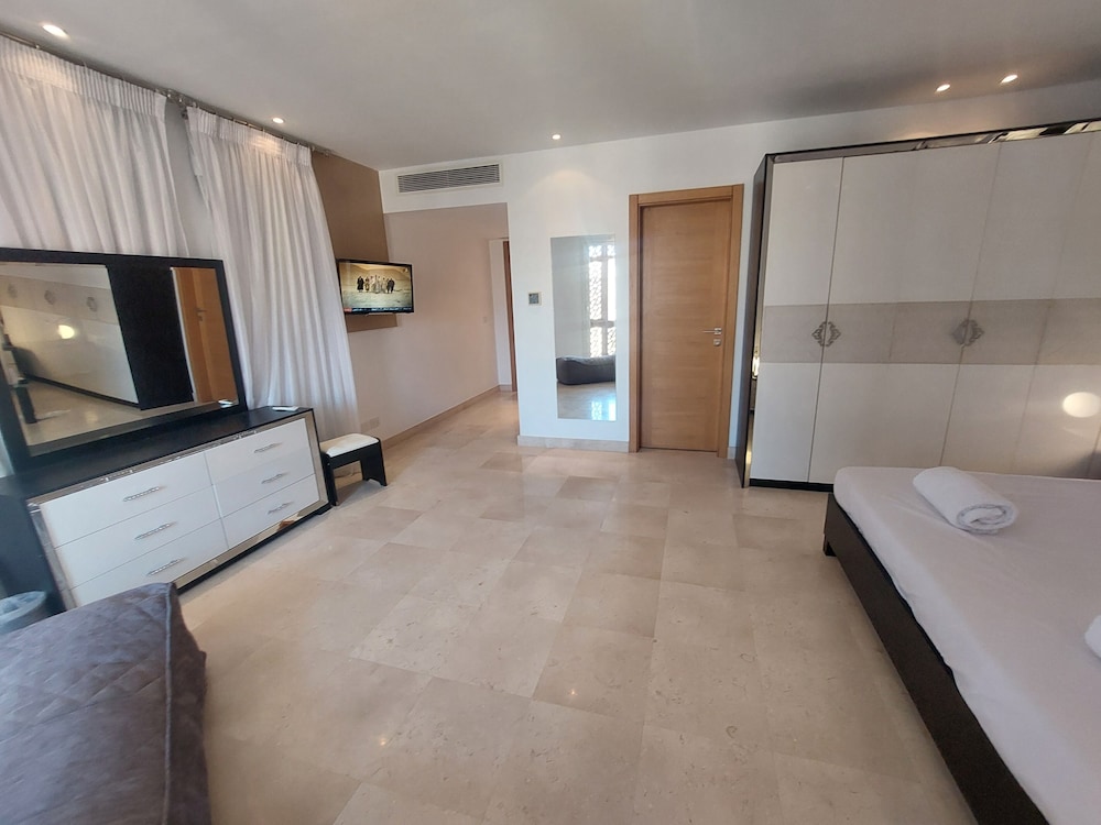 Deluxe Suite photo 2