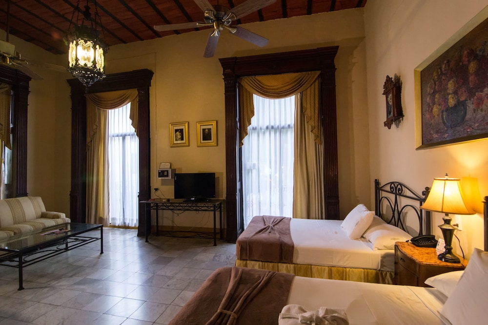 Executive Suite, 2 Double Beds photo 2